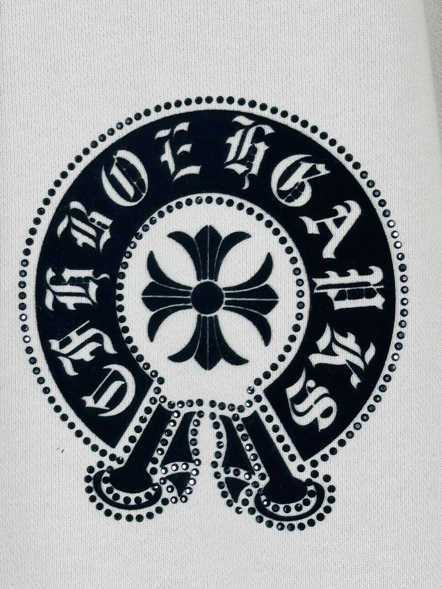 P340 top version, real shot without P, ​​different from market currency) 𝗖𝗵𝗿𝗼𝗺𝗲 𝗛𝗲𝗮𝗿𝘁𝘀/Cro Heart 2025 washed and burned flower patch embroidered autumn and winter new original single counter American hollow patch 3D couple casual cardigan sweatshirt 👑The highest version! Customized fabric 480g tripe terry fabric! American acid-washed and distressed original fabric, laser burning + patch embroidery, exquisite embroidery of letters! The best-selling model in the counter, very comfortable to wear. Accessories: original molded and authenticated collar label➕100% silk wash label. Genuine purchase-grade original hangtag➕matching hanging rope➕3D hanging beads➕original packaging bag. Craftsmanship: The original version has consistent wiring! The highest version of the armhole matching technique! Color: Black Apricot Size: S M L XL Style Number: 25-356